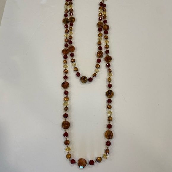 Double strand necklace Unique blend of beads and pearls. Toggle closure - Picture 6 of 10